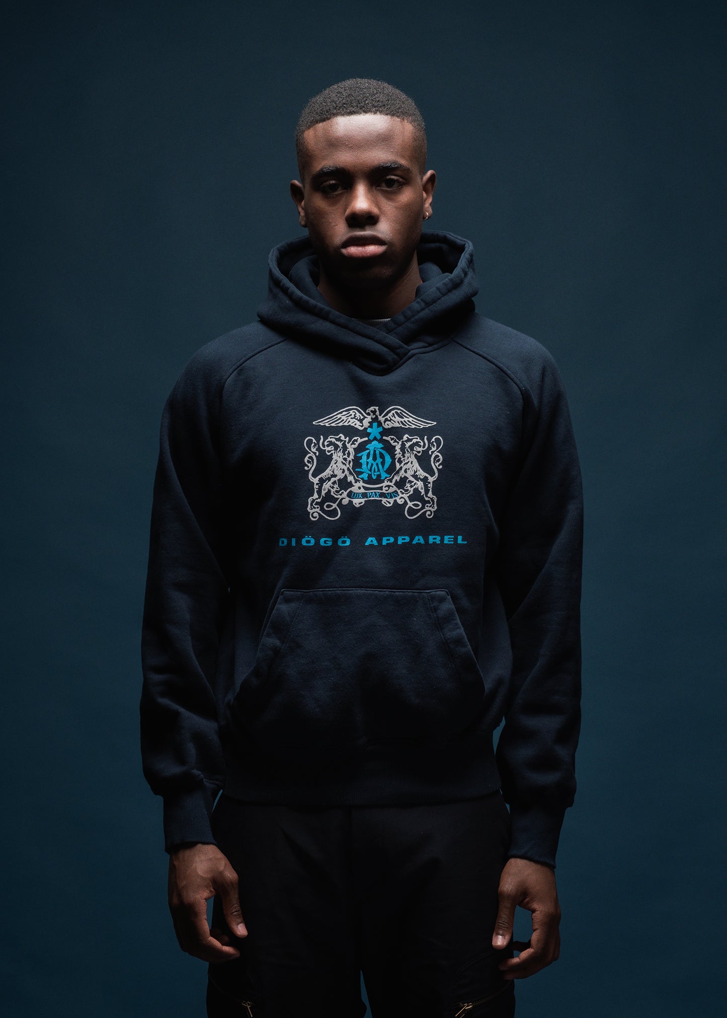 DIÖGÖ HERALDIC RAGLAN HOODIE-NAVY