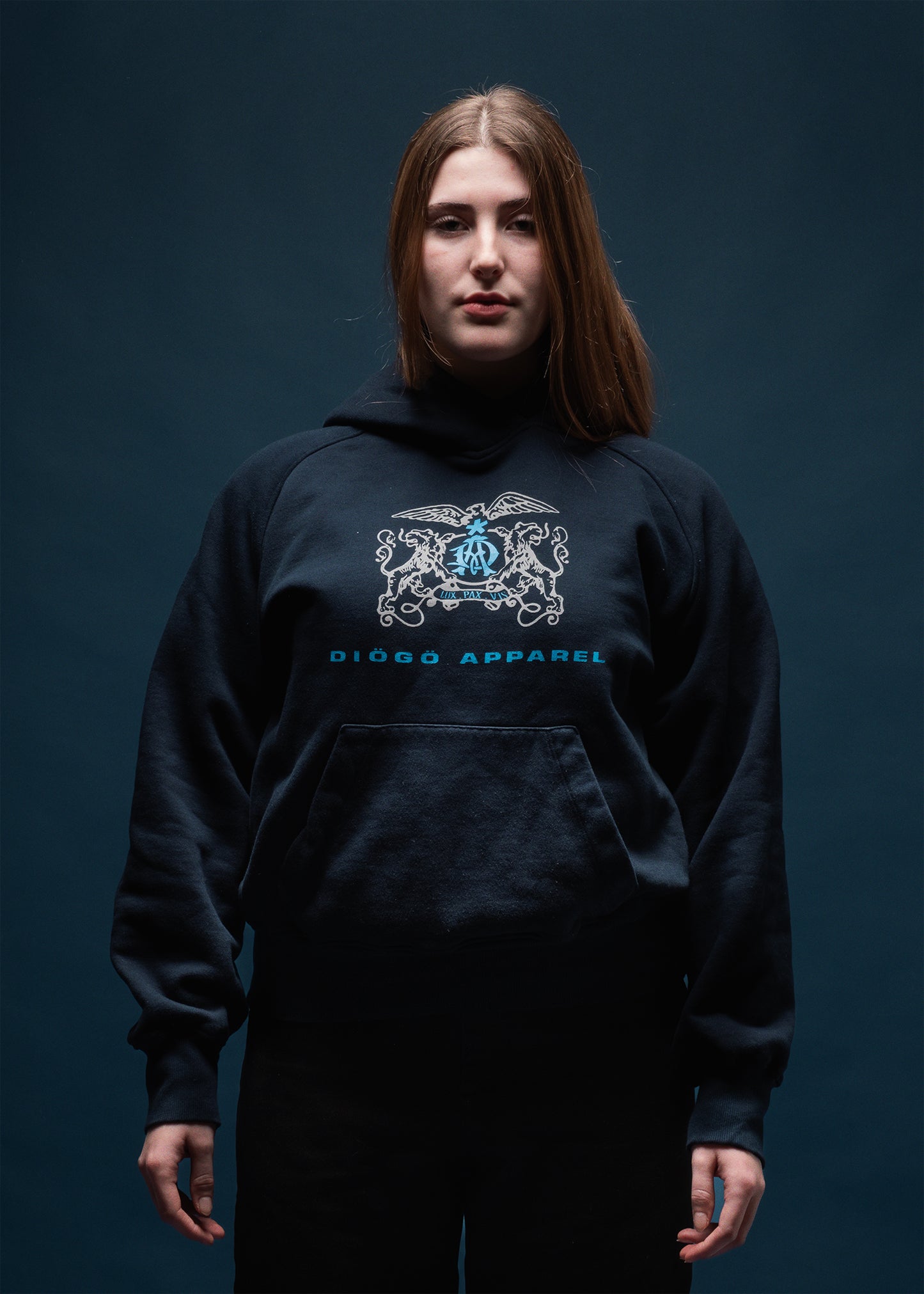 DIÖGÖ HERALDIC RAGLAN HOODIE-NAVY